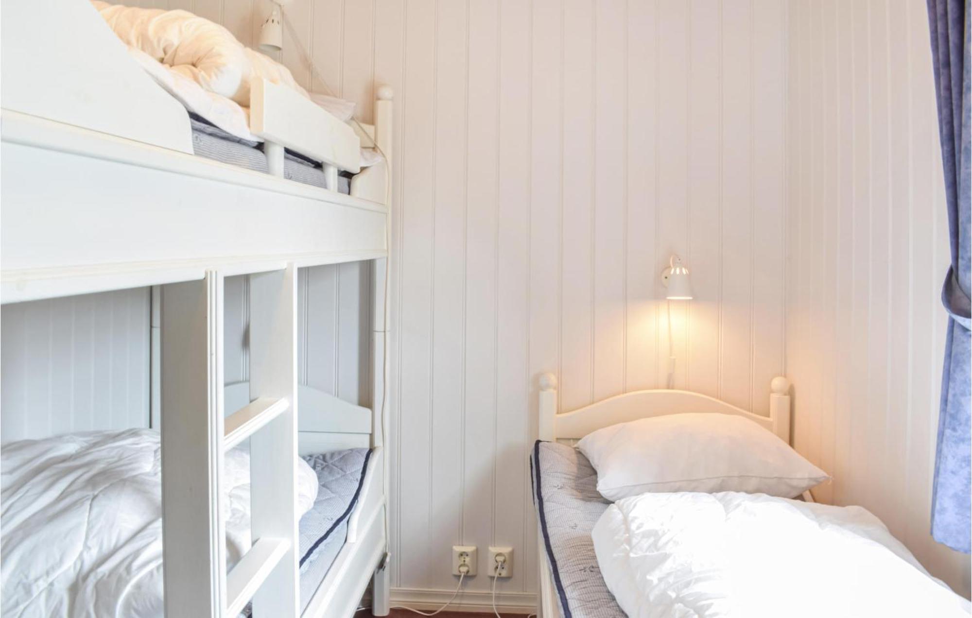 Gorgeous Home In Bekkjarvik With Wifi Exterior foto