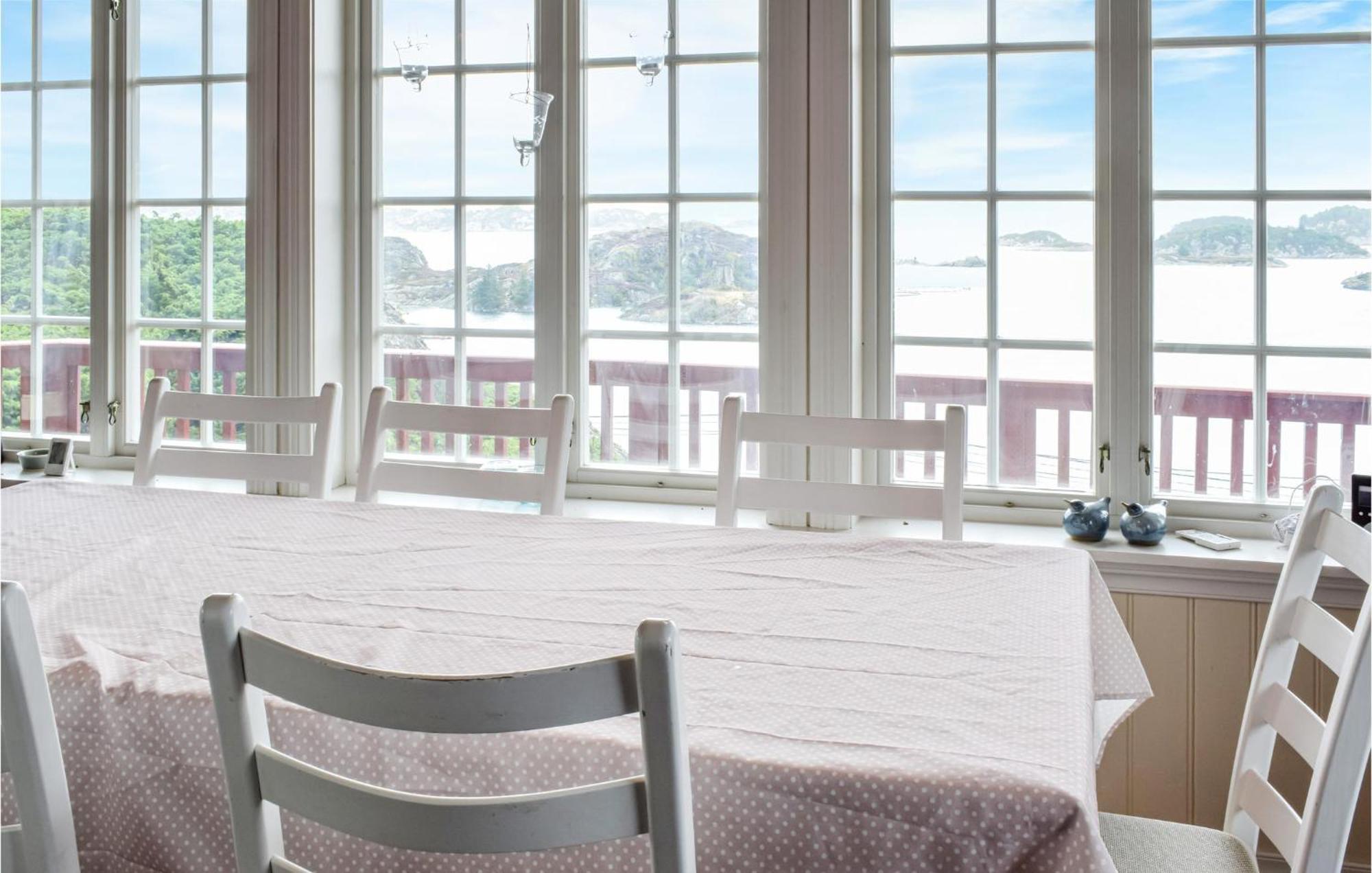 Gorgeous Home In Bekkjarvik With Wifi Exterior foto