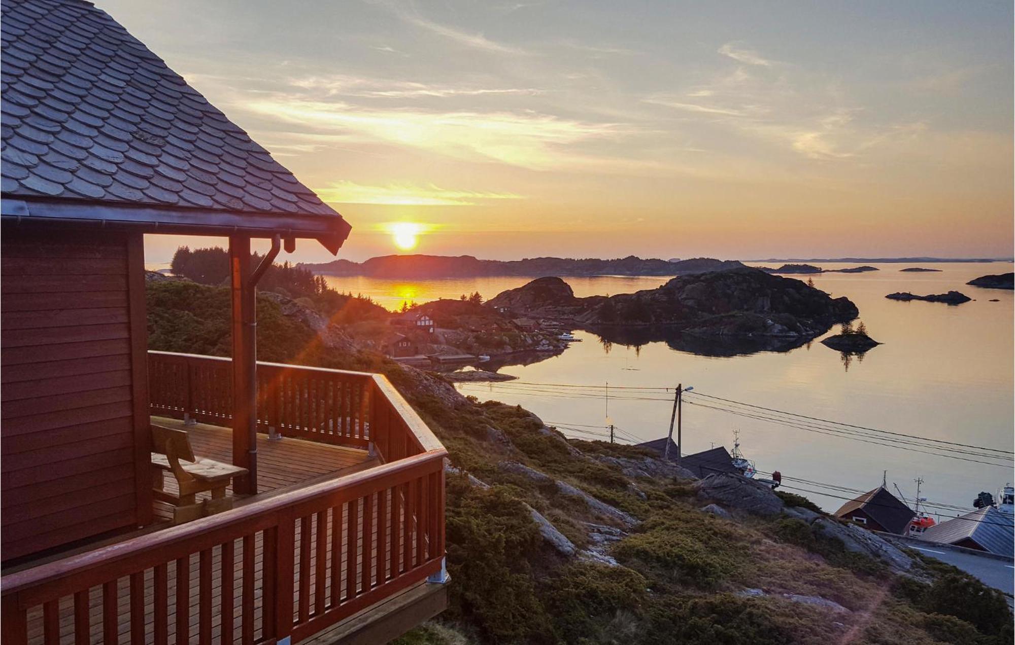 Gorgeous Home In Bekkjarvik With Wifi Exterior foto