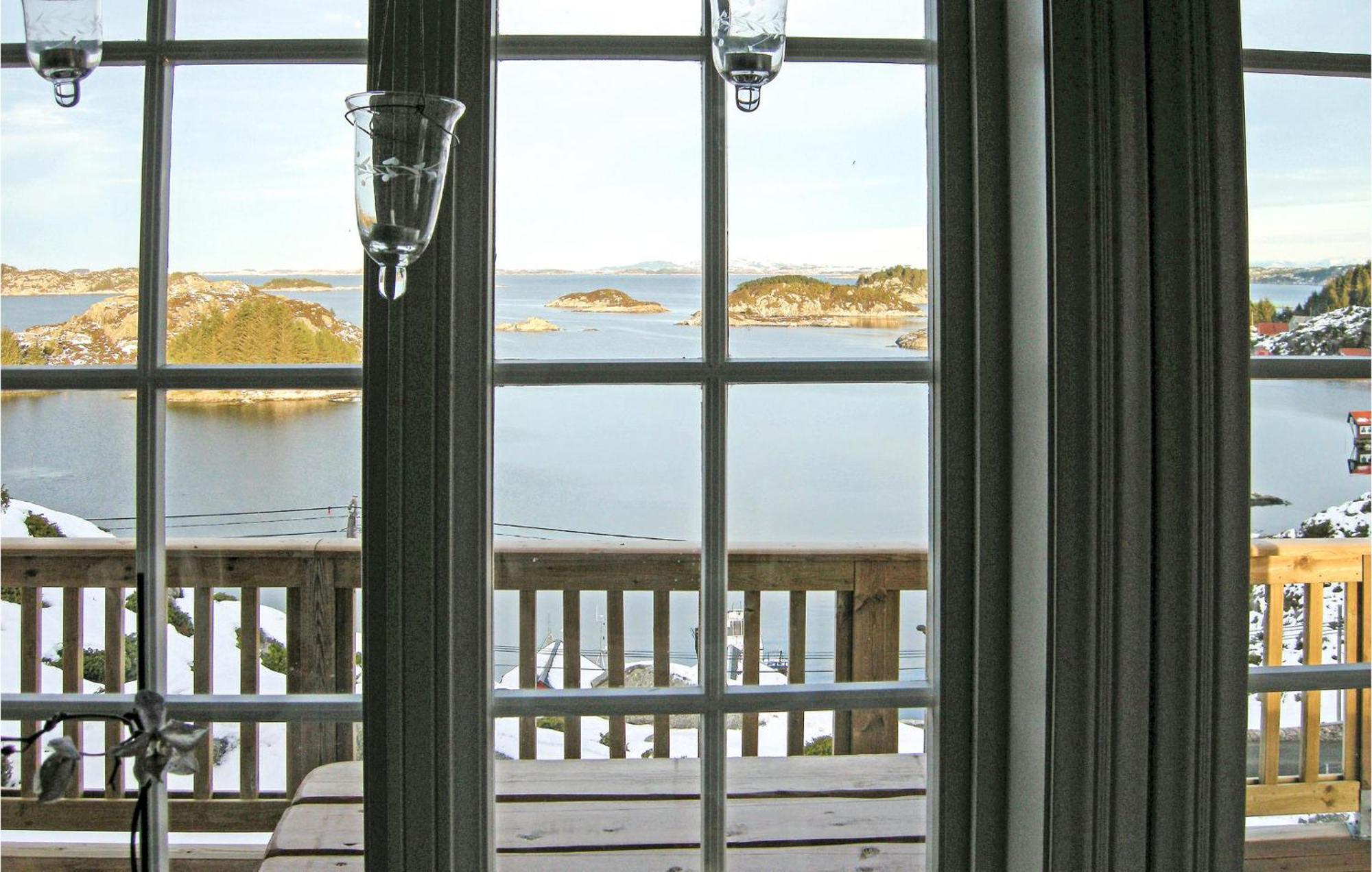 Gorgeous Home In Bekkjarvik With Wifi Exterior foto